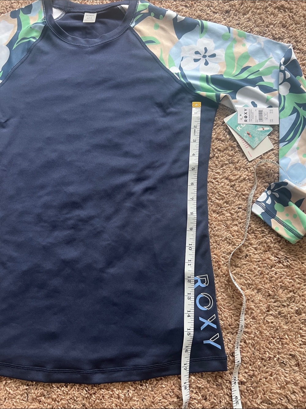 Women’s Roxy Rashguard - Picture 5 of 9